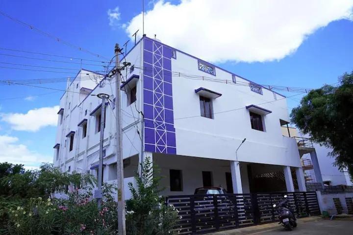 White House- 1Bk Pleasant Apartment With Open Terrace Coimbatore Buitenkant foto